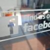 Adesivo Find Us On Facebook per vetrina